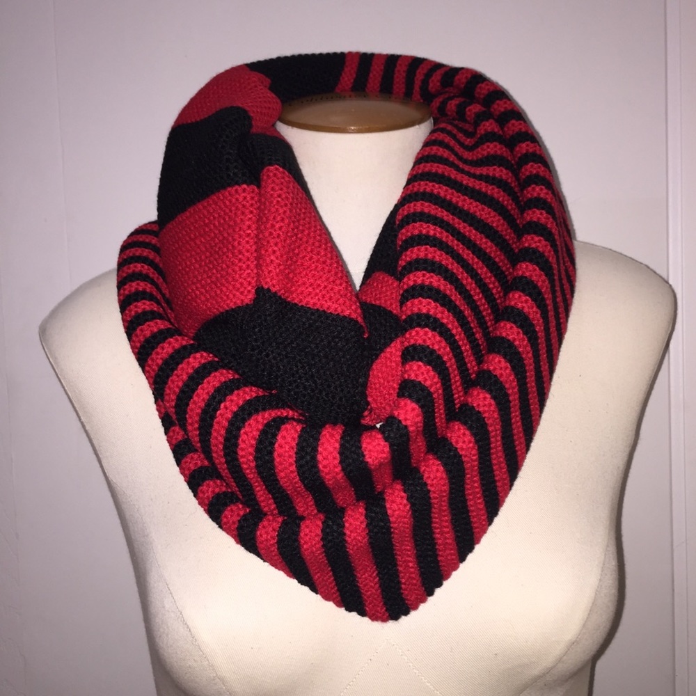 Chunky Two Tone Colorblock Knit Scarf, Red/Black